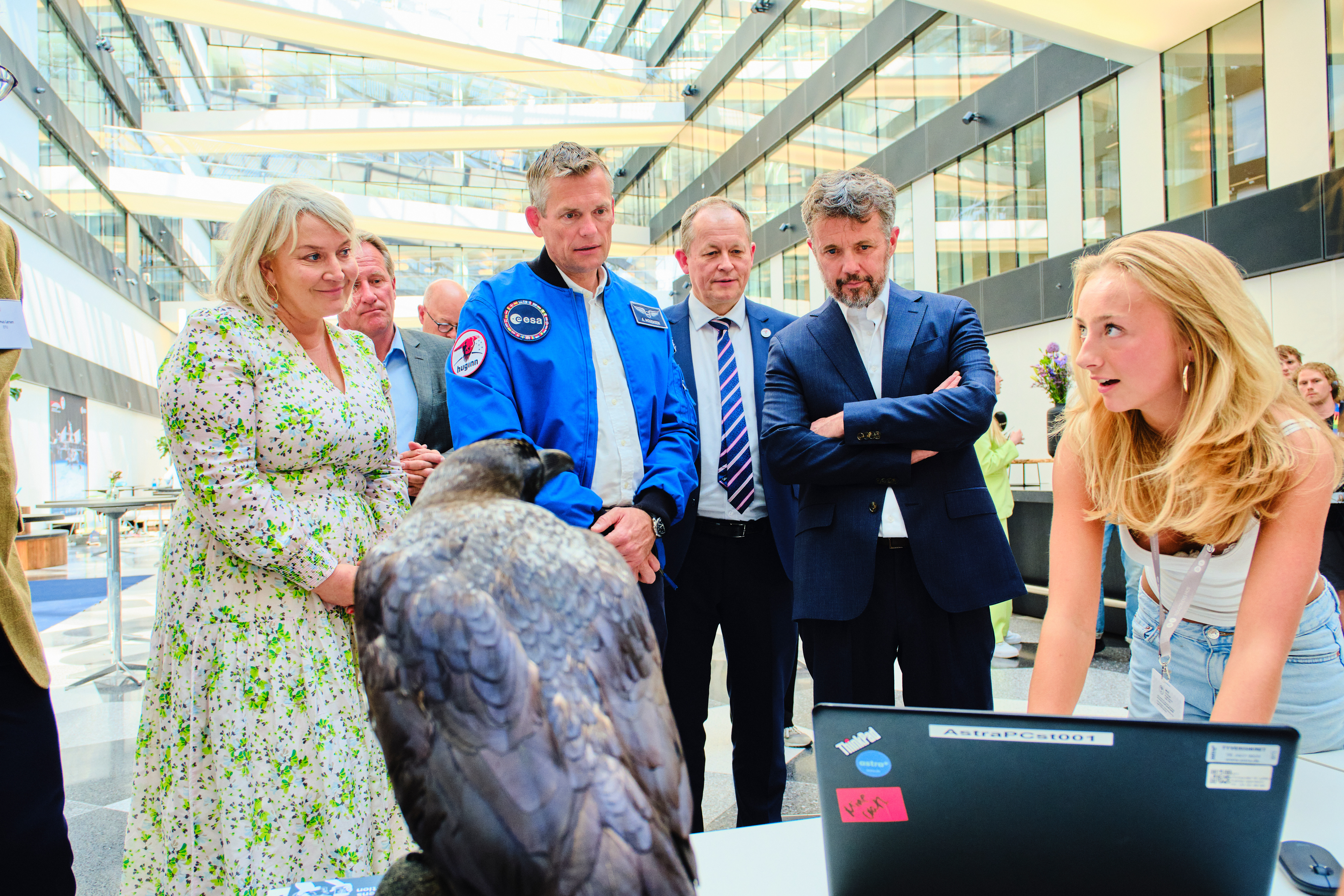Youth from ASTRA demonstrating some of the lessons developed for Huginn. HRH Crown Prince Frederik, Secretary for education and research Christina Egelund and ESA-astronaut Andreas Mogens is watching. The raven in the foreground is on loan from The Museum of Natural History, Aarhus. Foto: DI
