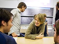 Students enjoying a break (AU Foto)