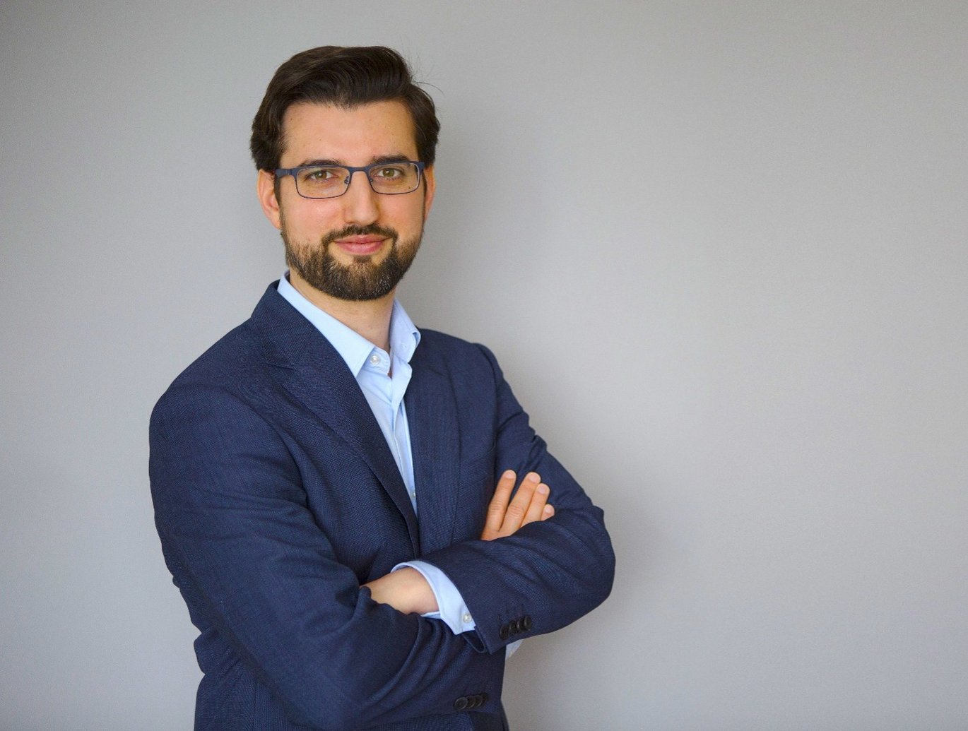 Man with glases in blue suit