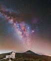 [Translate to English:] SONG-teleskopet med vulkanen Teide i baggrunden. Foto: RMS Foto.