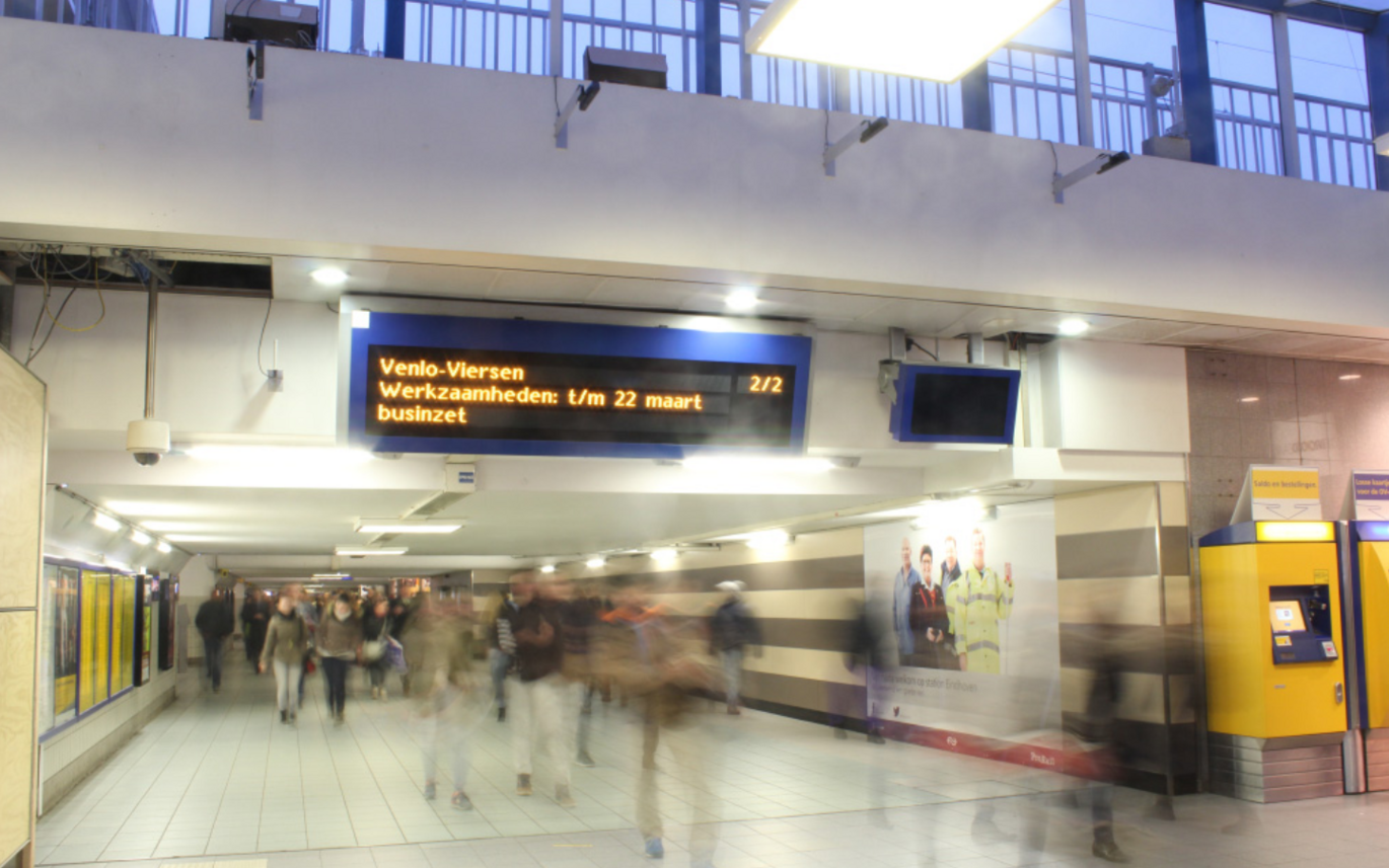 [Translate to English:] Fodgængere ved togstationen i Eindhoven, Holland