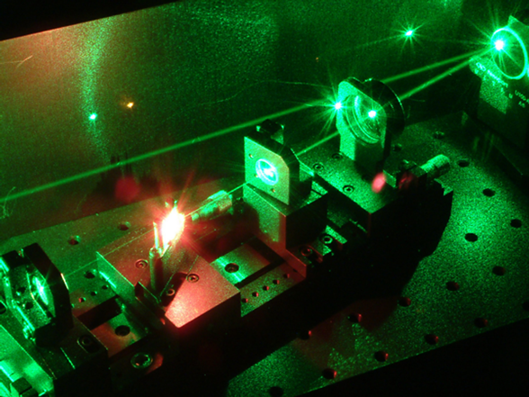 [Translate to English:] Inside a TiSapphire laser oscillator.
