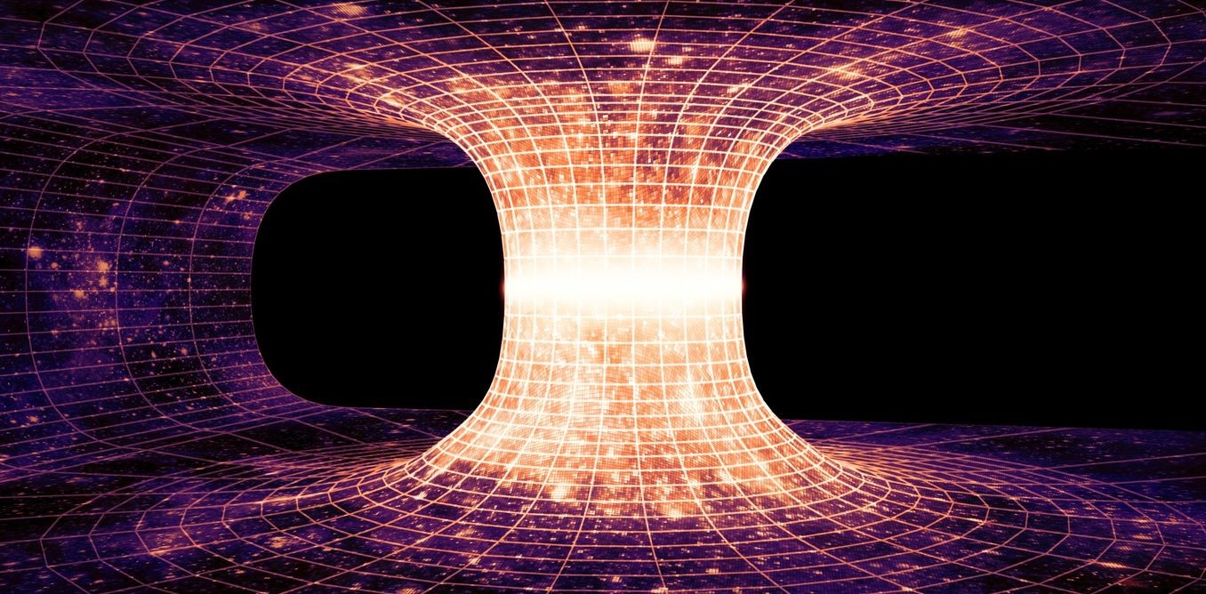 En illustration af rum-tiden omkring et såkaldt ”hvidt hul” eller ”ormehul”. Disse er løsninger til Einsteins ligninger men kollapser for hurtigt til at noget kan komme igennem. Ved at modificere Einsteins ligninger er det dog muligt at stabilisere et hvi