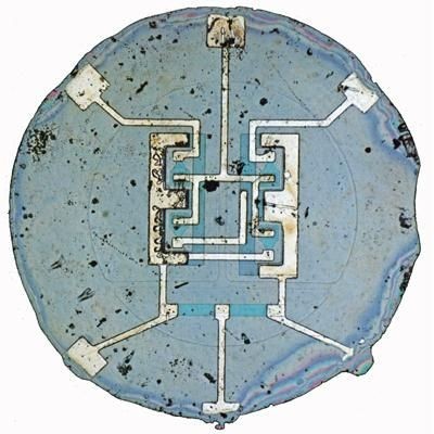 [Translate to English:] First integrated circuit by Fairchild with 4 transistors, 1960.