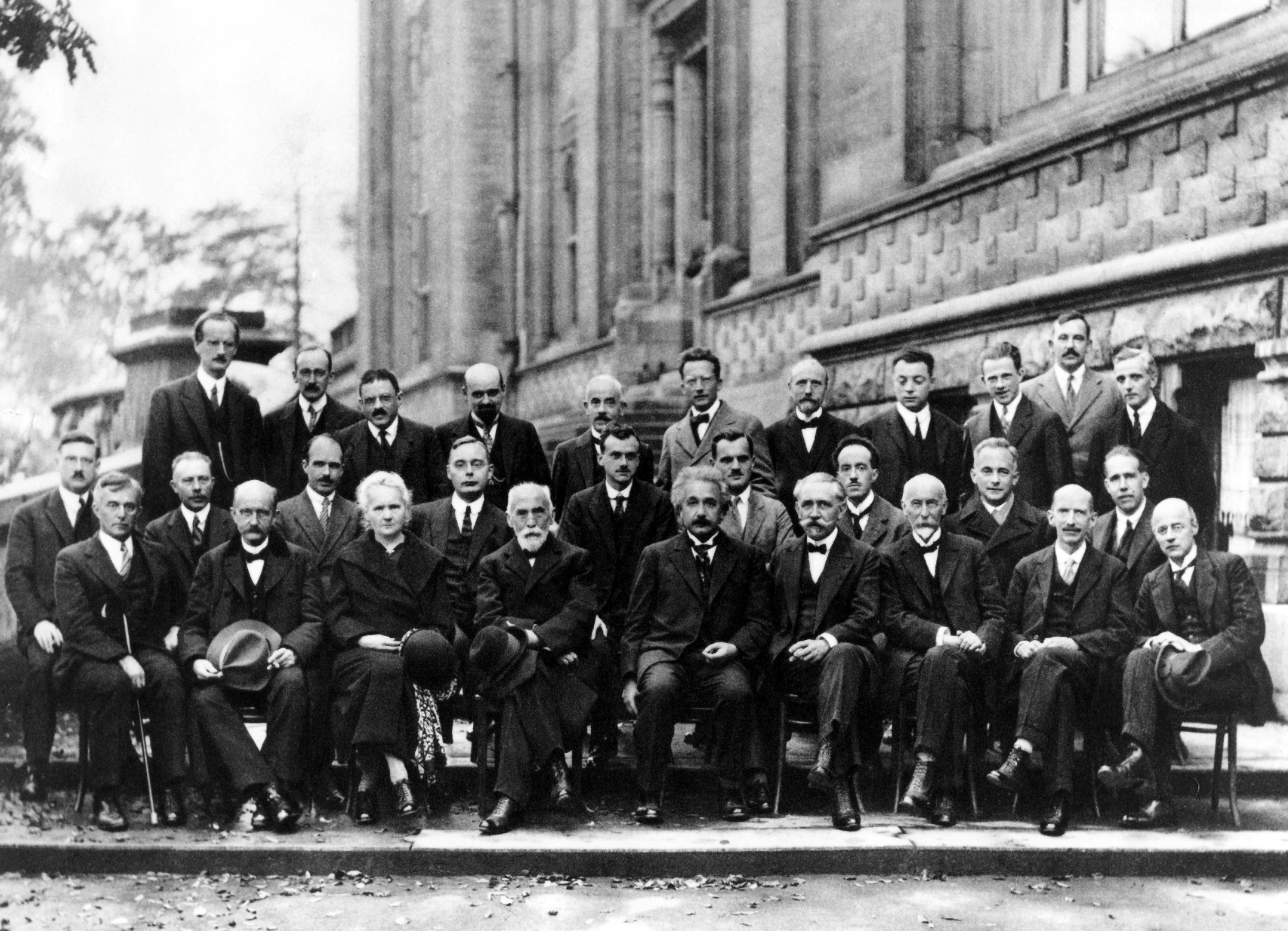 [Translate to English:] 1927 Solvay Conference on Quantum Mechanics. Photograph by Benjamin Couprie, Institut International de Physique Solvay, Brussels, Belgium.